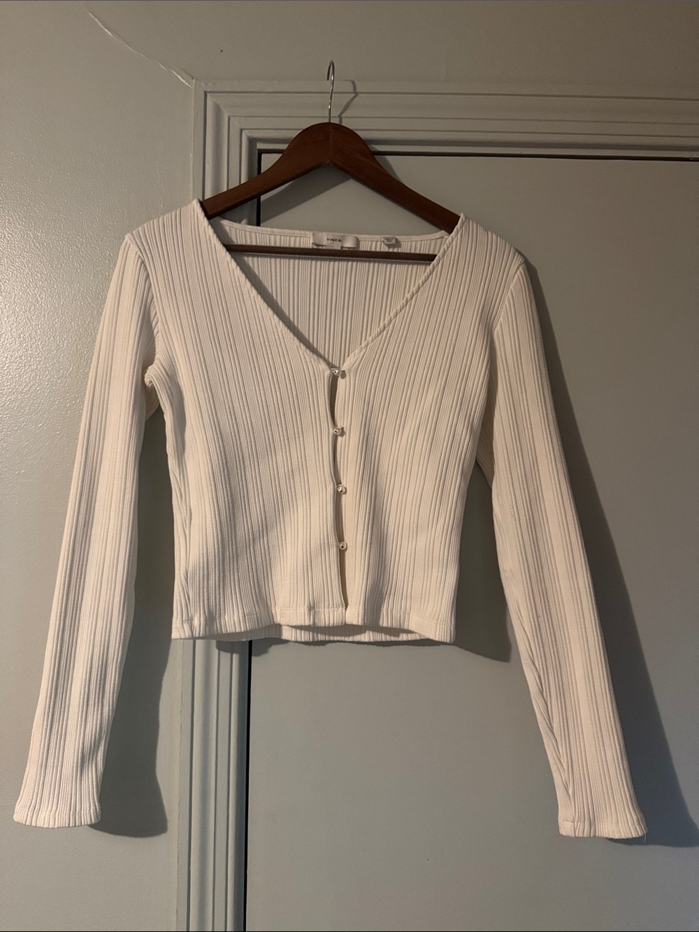 Vince mother of pearl button Ribbed V-Neck Button Front Long Sleeve Top M White